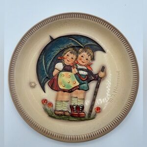 Vintage Stormy Weather M.J. Hummel First Edition 1975 Anniversary Plate EUC